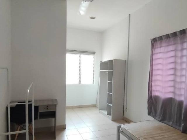 Room for rent in Petaling, Alam Impian