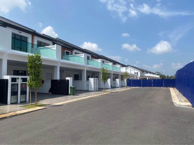 Terraced House for sale in Malaka