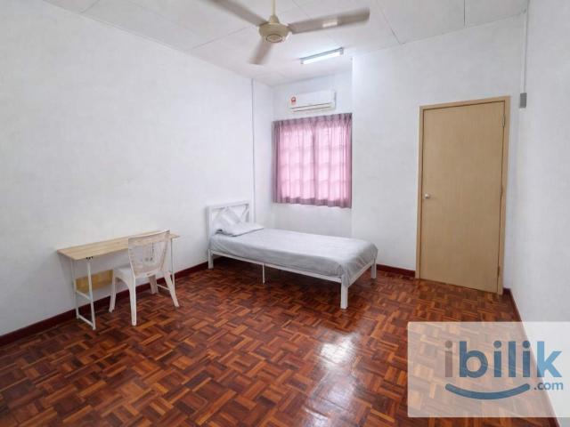 Room for rent in Petaling, Alam Impian