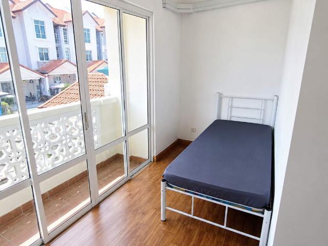 Room for rent in Petaling, Alam Impian