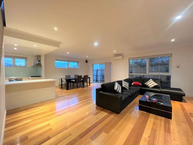 Townhouse for rent in Bennettswood, Melbourne