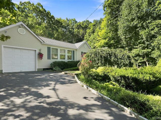 House for sale in Baldwin Place, New York