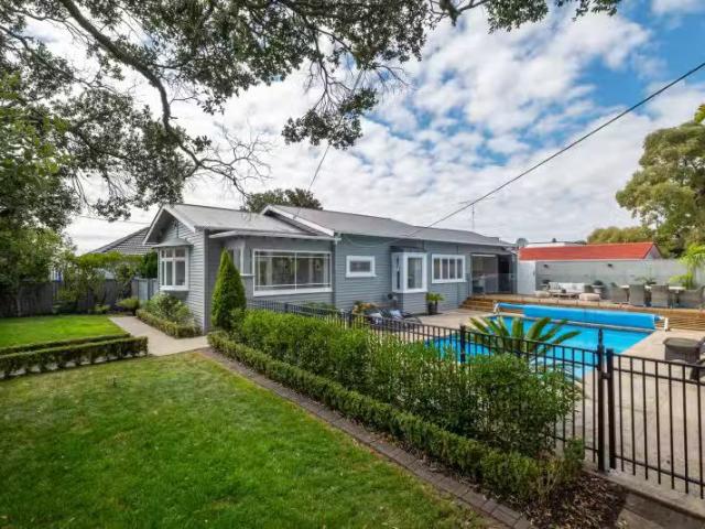 House for sale in Wairau Valley