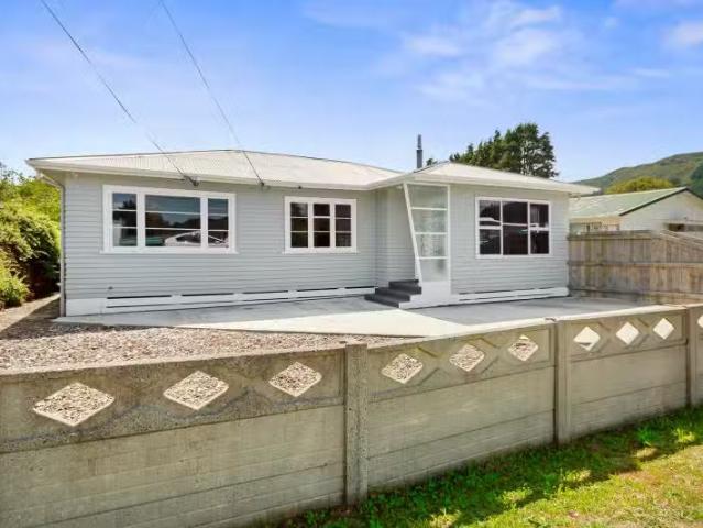 House for sale in Days Bay, Wellington