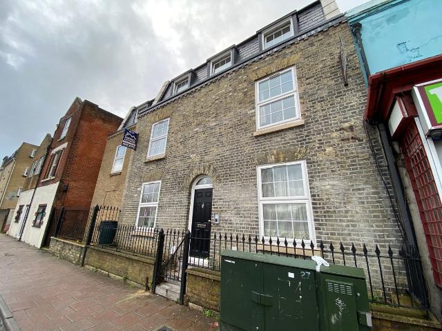 Studio for rent in Bellevue, City Of Southampton