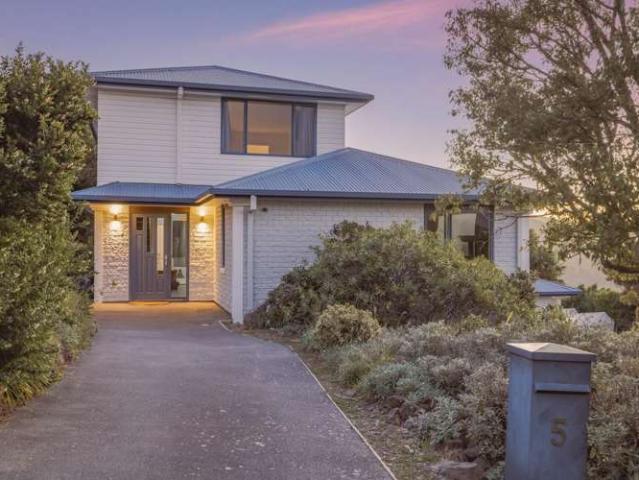 House for sale in Chaslands, Canterbury