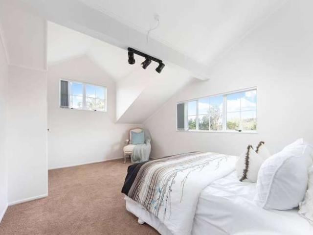House for rent in Paremoremo