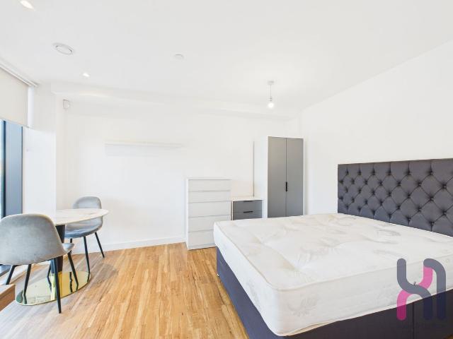 Studio for rent in Wharfside, Trafford Park