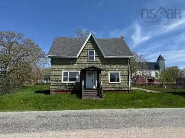 House for sale in Yarmouth, Nova Scotia