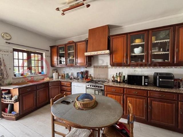 Casa venda em Alenquer (Santo Estêvão e Triana), Alenquer
