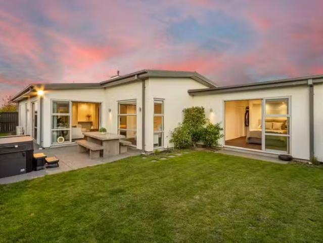 House for sale in Chaslands, Canterbury