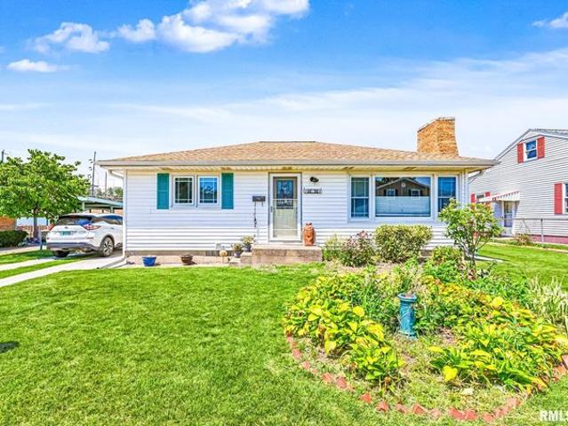 House for sale in Pekin, Illinois
