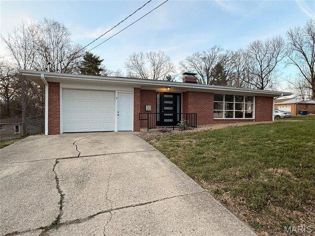 House for sale in Edwardsville, Illinois