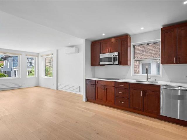 Detached House for rent in Eastchester, New York