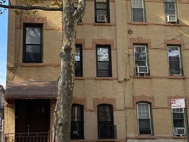 Detached House for rent in Arverne, New York