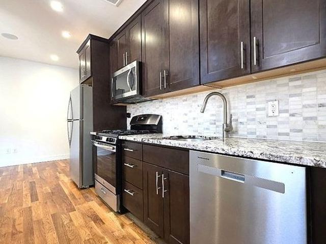 Townhouse for rent in Arverne, New York
