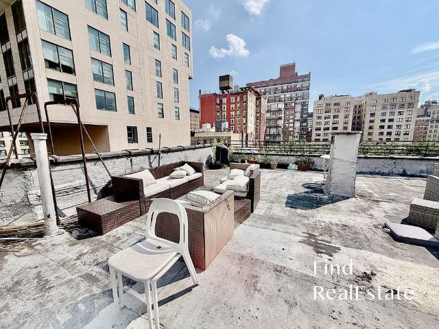Townhouse for rent in Arverne, New York