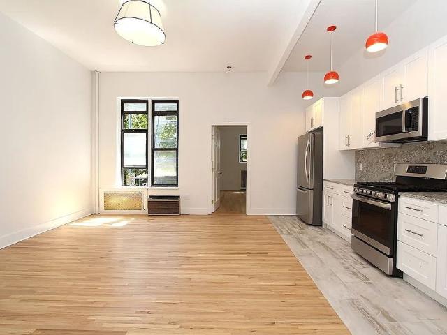 Townhouse for rent in Arverne, New York