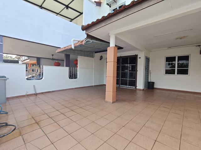 Terraced House for sale in Malaka