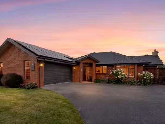 House for sale in Chaslands, Canterbury