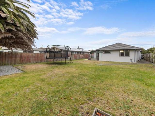 House for sale in Chaslands, Canterbury