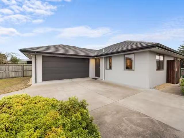 House for sale in Chaslands, Canterbury