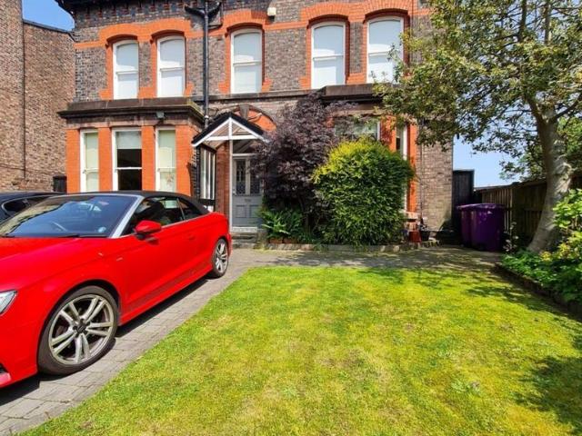 Apartment for rent in Grassendale, Liverpool