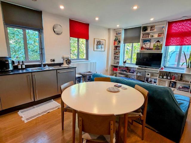 Apartment for rent in Limehouse, Greater London