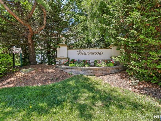 Townhouse for sale in Paramus, New Jersey