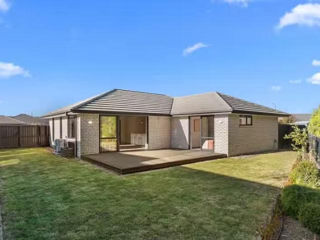 House for sale in Chaslands, Canterbury