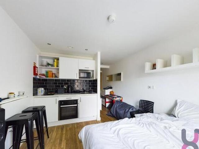 House for rent in Calderstones