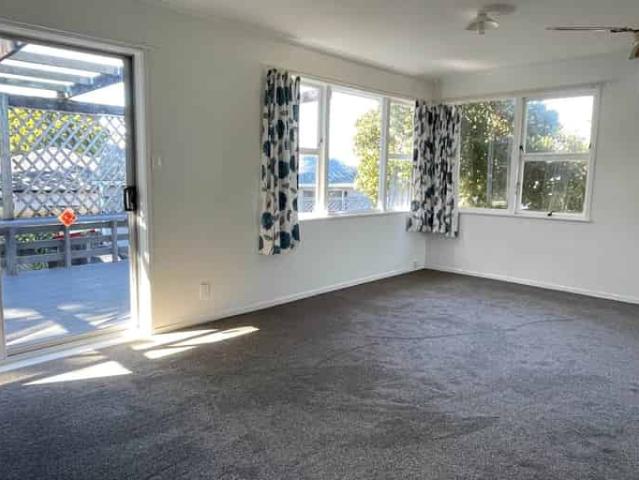 House for rent in Oratia, Oroua County