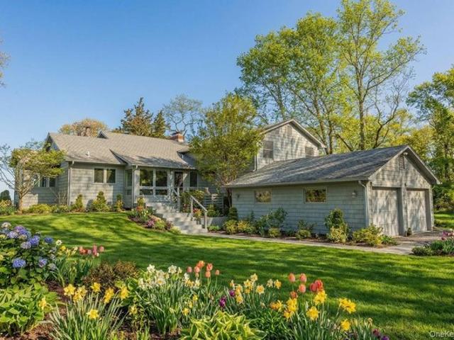 House for sale in Setauket, Town of Brookhaven