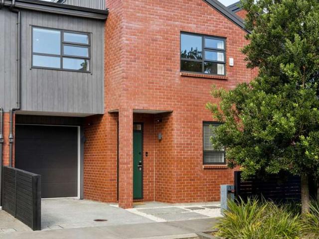 Townhouse for sale in Paremoremo