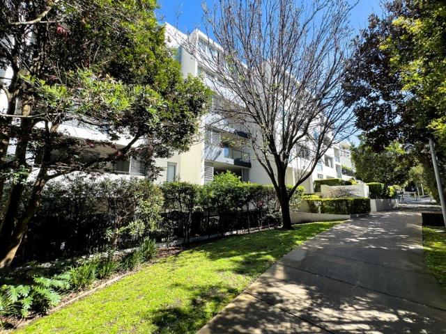 Apartment for sale in Lower North Shore, Sydney