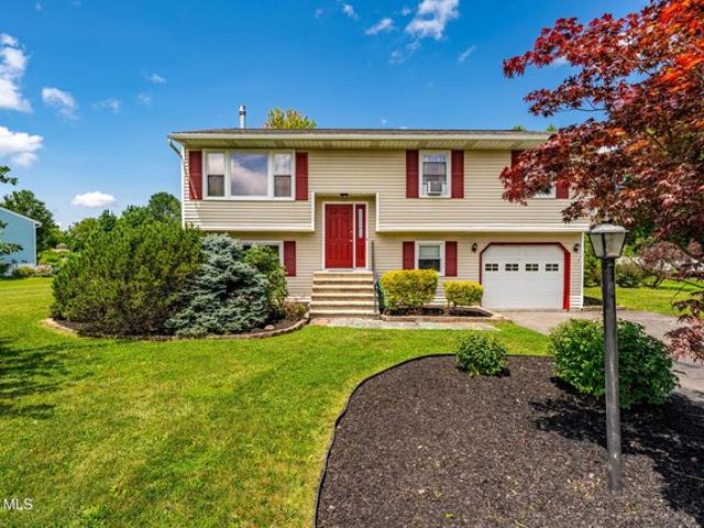 House for sale in Saratoga, New York