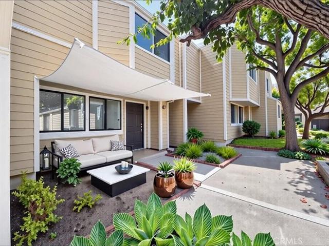 Townhouse for sale in Corona Del Mar, California