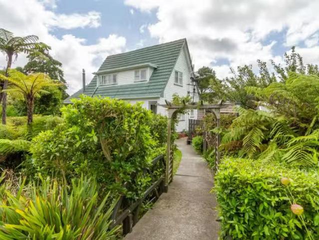 House for sale in Days Bay, Wellington