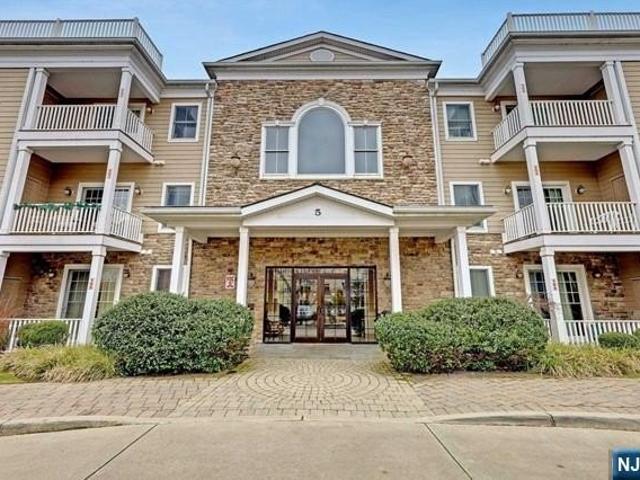 Condo for sale in Cresskill, New Jersey