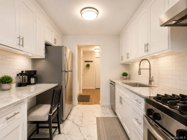 Property for sale in Great Neck Terrace, University Gardens