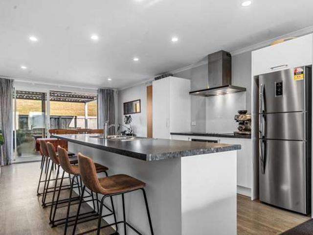 House for sale in Chaslands, Canterbury