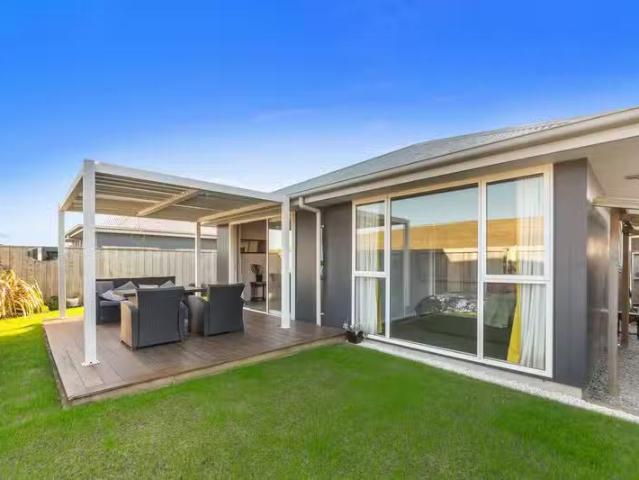 House for sale in Chaslands, Canterbury