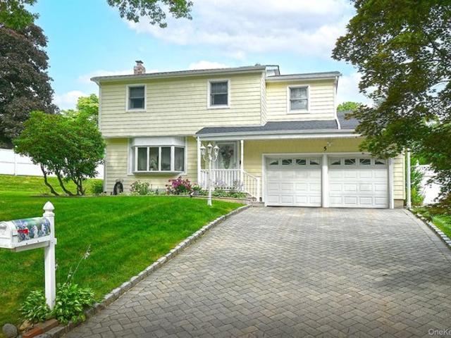 House for sale in Huntington, New York
