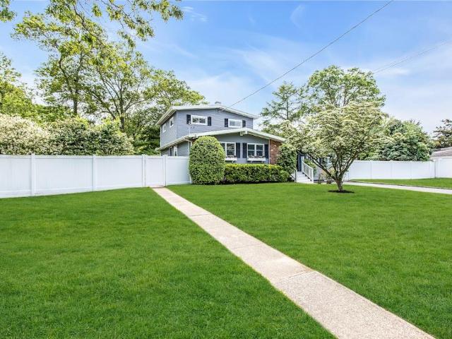 House for sale in Bayport House for sale in Bayport