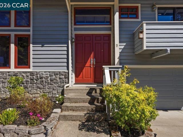 Townhouse for sale in Moraga, California