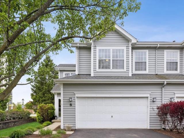 Townhouse for sale in Lombard, Illinois