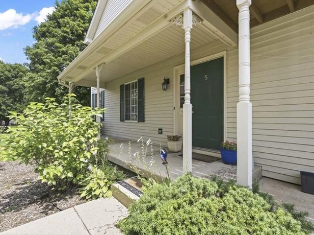 Condo for sale in Mchenry, Illinois