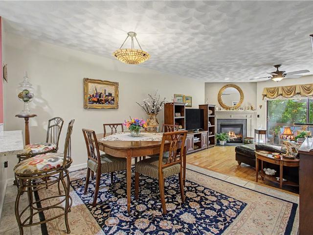 Condo for sale in Lincoln, Rhode Island