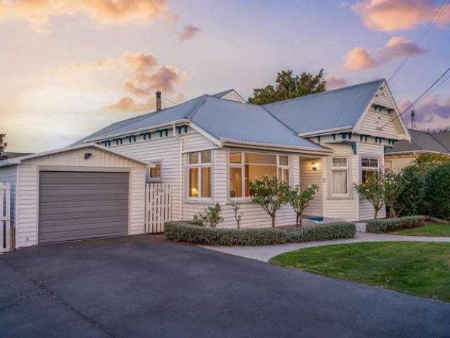 House for sale in Chaslands, Canterbury