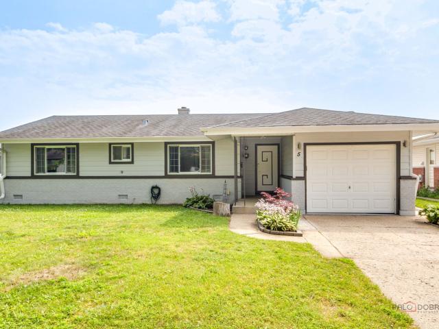 House for sale in Elk Grove Village, Illinois